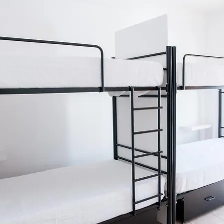 Stork Hostel Olhão Habitación foto